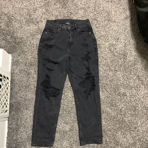 American Eagle Mom Jeans size 2 Short. Worn 2 times